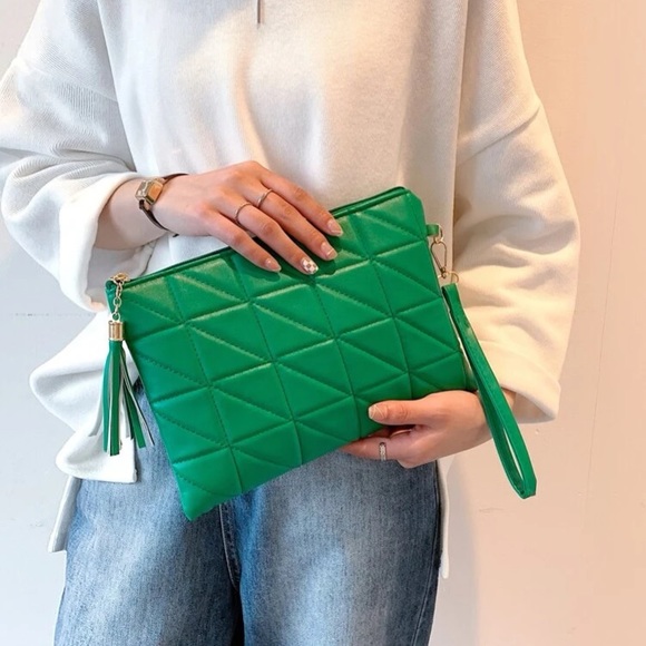 TRIANGULAR BAG 27 IN GO GREEN SMOOTH LAMBSKIN